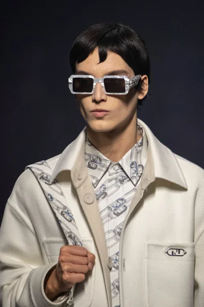 Look 27